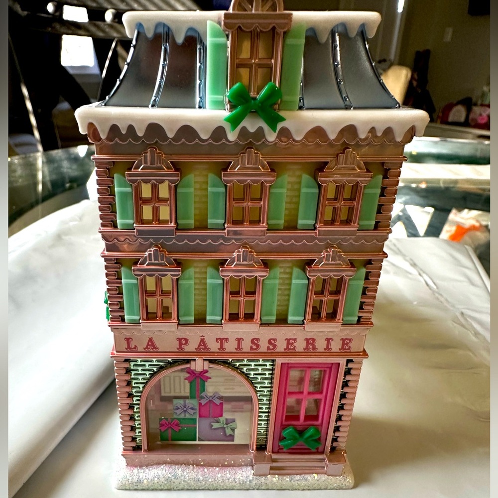 Bath & Body Works Emily in Paris Holiday Bakeshop Projector Wallflower Plug New